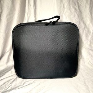 NWOT Amazon travel organizer/makeup case/toiletry case.